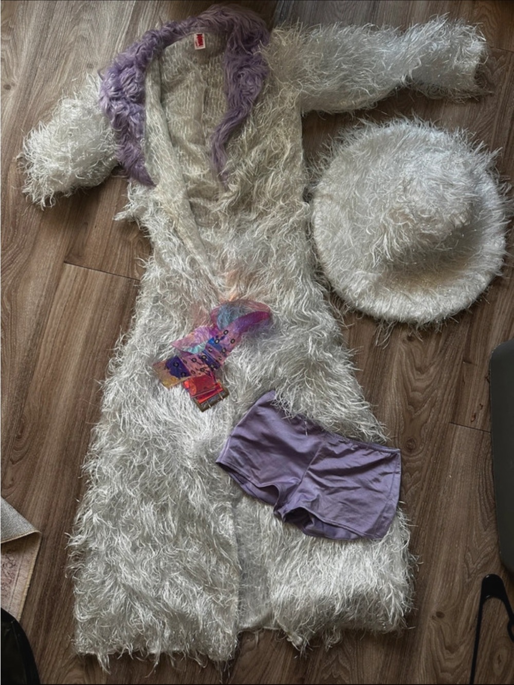 Roma High Roller Lady Pimp Costume 4 Piece Faux Fur White Lavender S - Picture 2 of 3